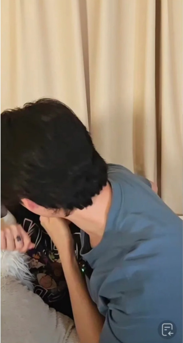 34歲男藝人首度公開認愛TVB姐仔！直播錫錫鏡頭前放閃：我哋一齊已經五年