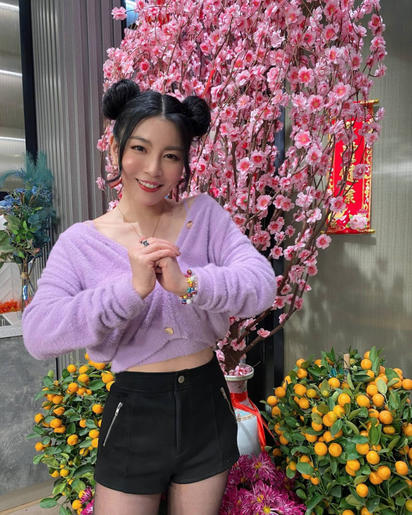 34歲男藝人首度公開認愛TVB姐仔！直播錫錫鏡頭前放閃：我哋一齊已經五年