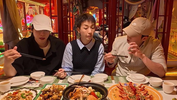 試真D｜吳業坤喪食腸粉嘆似打茄輪！周嘉洛踎街邊塞紙巾頂渠味惡臭