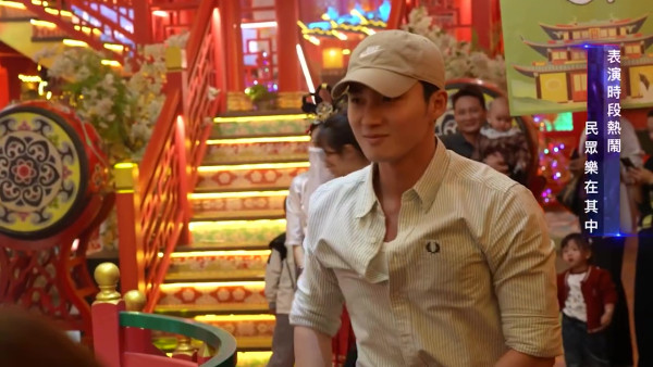 試真D｜吳業坤喪食腸粉嘆似打茄輪！周嘉洛踎街邊塞紙巾頂渠味惡臭