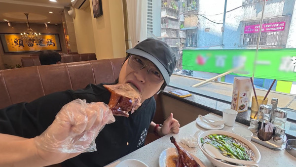 試真D｜吳業坤喪食腸粉嘆似打茄輪！周嘉洛踎街邊塞紙巾頂渠味惡臭