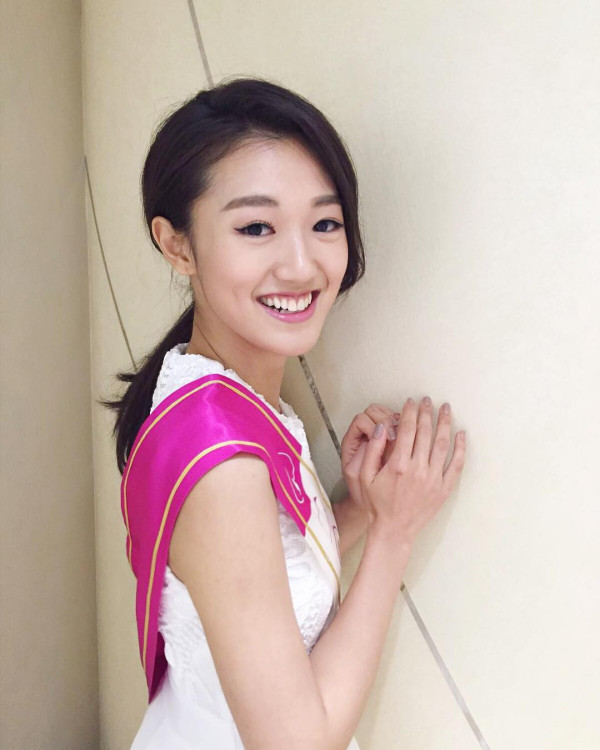 張寶兒近照驚見眼距愈黐愈埋好詭異！入行10年進化史極厚雙眼皮嚇窒網民