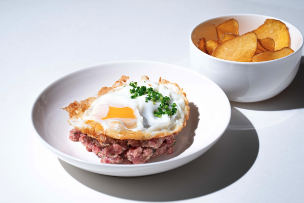 灣仔人氣西班牙菜全新酒吧風格 洋蔥薯仔魷魚奄列/帶子配燉菜/原個炸洋蔥