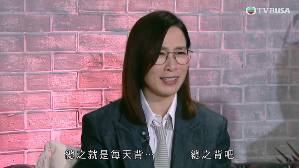 佘诗曼首度公开“自虐式”背剧本秘技!7日背100页纸惊呆全场:“我坐车是不会讲话的”
