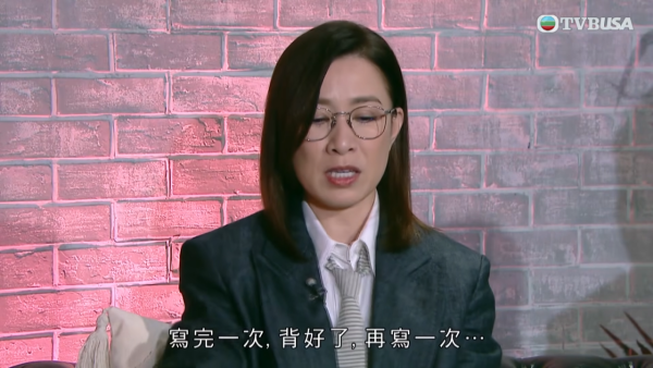 佘诗曼首度公开“自虐式”背剧本秘技！7日背100页纸惊呆全场：“我坐车是不会讲话的”