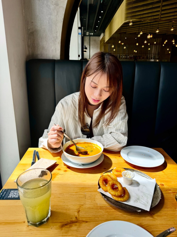 42歲女星IG貼夫妻黑白照交代身後事 離奇舉動惹無限揣測:應該如何處理?