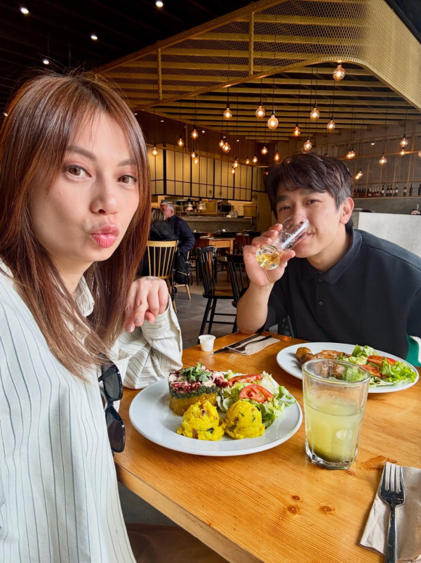 42歲女星IG貼夫妻黑白照交代身後事 離奇舉動惹無限揣測:應該如何處理?