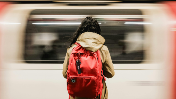 搭車最難頂5種人！電梯左企/大背囊未算衰？冠軍行為惹公憤：日日都有