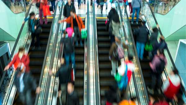 搭車最難頂5種人！電梯左企/大背囊未算衰？冠軍行為惹公憤：日日都有
