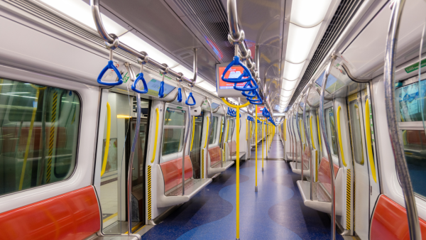 搭車最難頂5種人！電梯左企/大背囊未算衰？冠軍行為惹公憤：日日都有