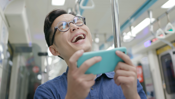 搭車最難頂5種人！電梯左企/大背囊未算衰？冠軍行為惹公憤：日日都有