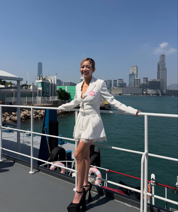 余香凝尷尬撞衫何雁詩同款三點式泳衣!網民比較兩位人妻身材激讚呢一位完勝