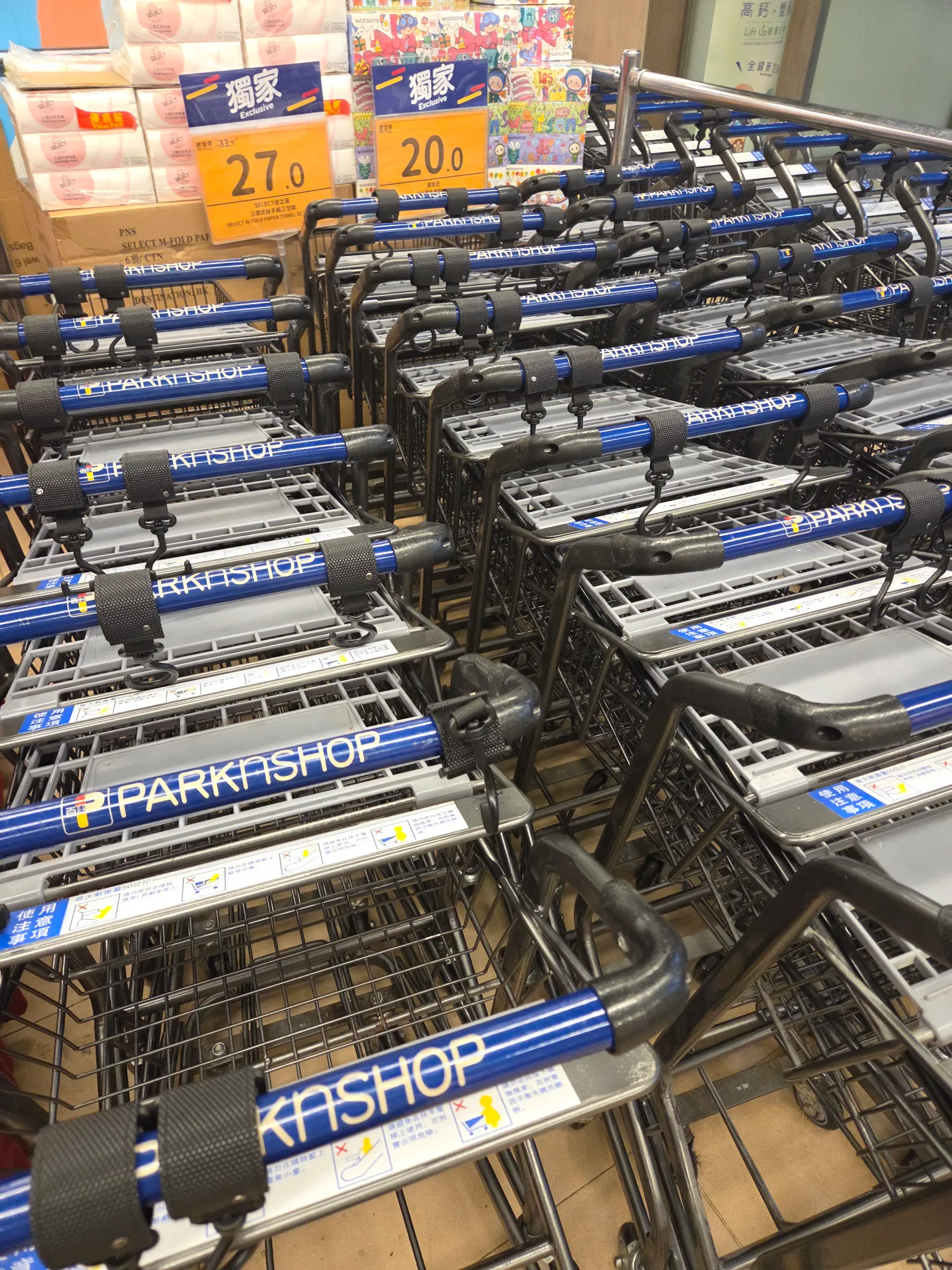 百佳購物車現「隱藏福利」掛袋神器！網民讚貼心：揭真實用途惹笑