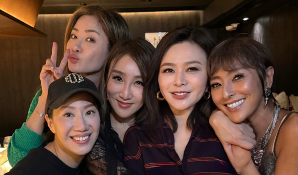 90年代第一美女激罕現身名媛聚會！防腐級顏值震撼網民：真係冇老過