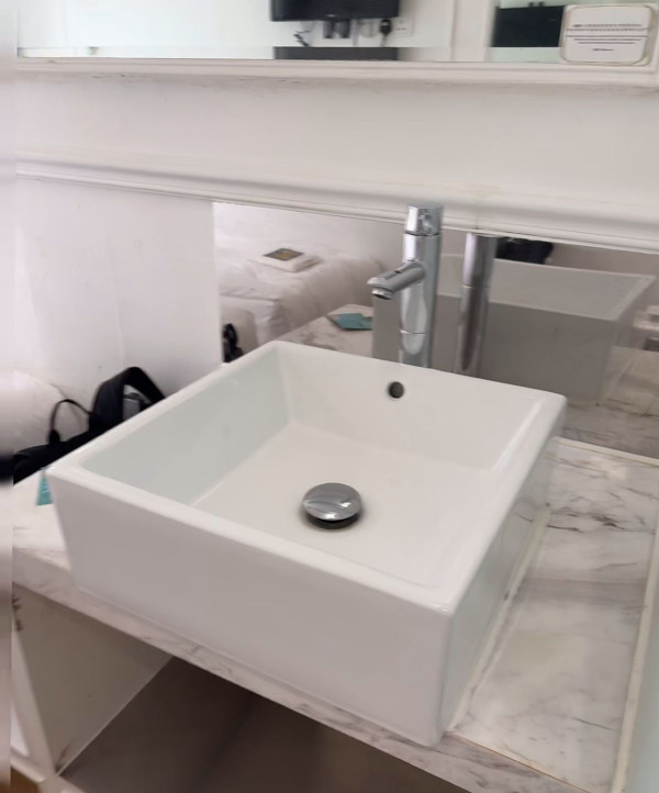 銅鑼灣高質酒店僅$100一晚？雙人房每人$50平過青旅 網民揭平價真相