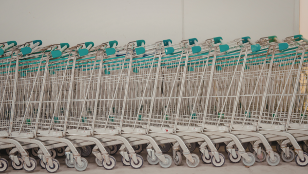 百佳購物車現「隱藏福利」掛袋神器！網民讚貼心：揭真實用途惹笑