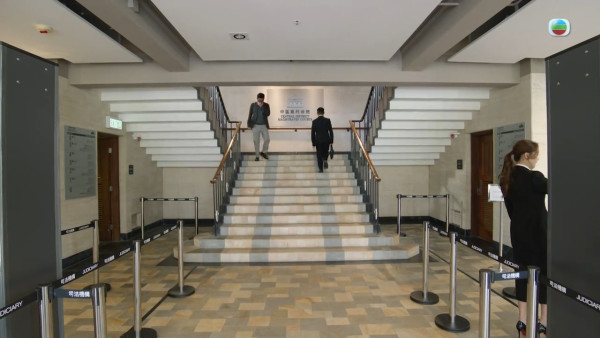 正義女神角色｜馬貫東演律師「陰聲細氣」伏筆超深！真相揭盅驚揭原來患肺癌多年