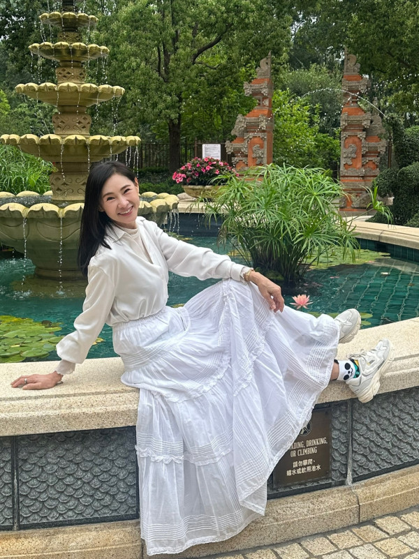 林明禎媽媽慶生晒魔鬼身材震撼眼球！神級基因透視黑bra超惹火一秒KO個女