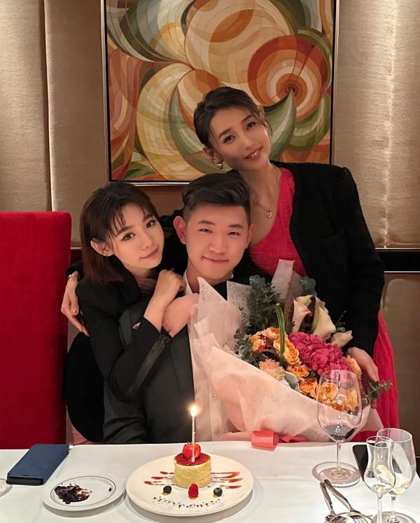 林明禎媽媽慶生晒魔鬼身材震撼眼球！神級基因透視黑bra超惹火一秒KO個女