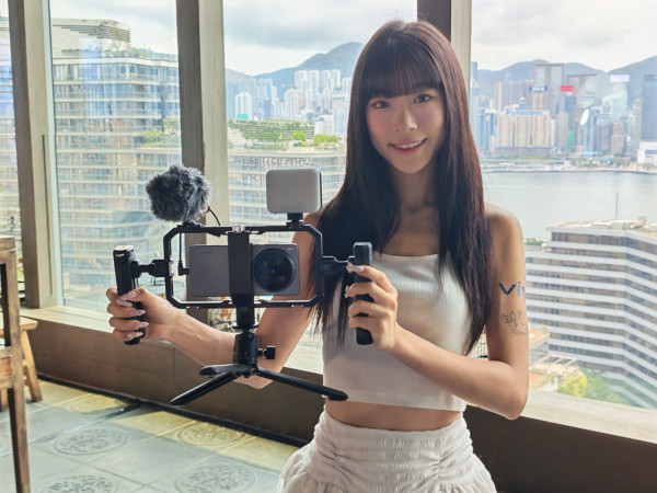 唔使拎大機？vivo X300 Ultra 震撼發佈：雙 2 億像素蔡司鏡頭＋全焦段 4K 120fps 錄影 挑戰「最強電影手機」定價 HK$12,999 起