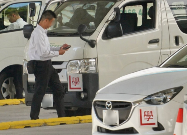 做教車師傅搏月賺10萬？政府增發332個牌照！拆解考牌資格＋行業潛規則