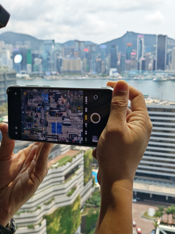 唔使拎大機？vivo X300 Ultra 震撼發佈：雙 2 億像素蔡司鏡頭＋全焦段 4K 120fps 錄影 挑戰「最強電影手機」定價 HK$12,999 起