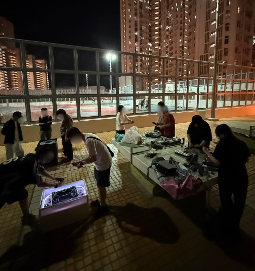 屯門啟德天水圍湧現人潮！成年人深夜決戰「爆旋陀螺」網民讚：好過喺屋企打機