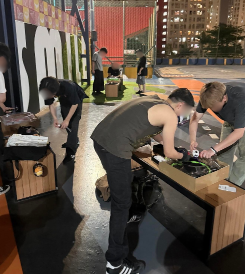 屯門啟德天水圍湧現人潮！成年人深夜決戰「爆旋陀螺」網民讚：好過喺屋企打機