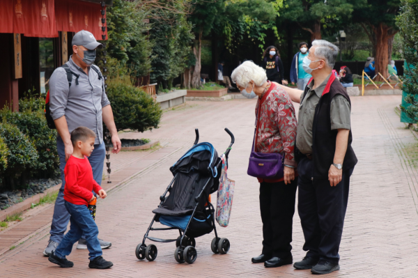 父母免稅額︱供養父母免稅額最高$10萬 受養人需符合3條件!與父母同住點定義?兄弟姊妹可以攤分?