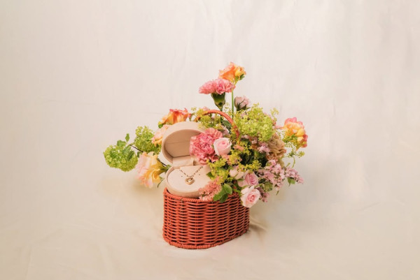 母親節禮物︰SIA Jewelry X van der Bloom 母親節限定禮籃（圖片來源︰IG@sia.jewelry））