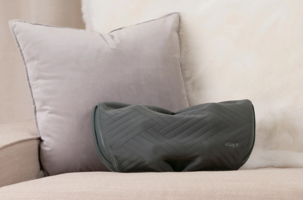 母親節禮物︰OSIM V手暖暖枕（圖片來源︰OSIM）