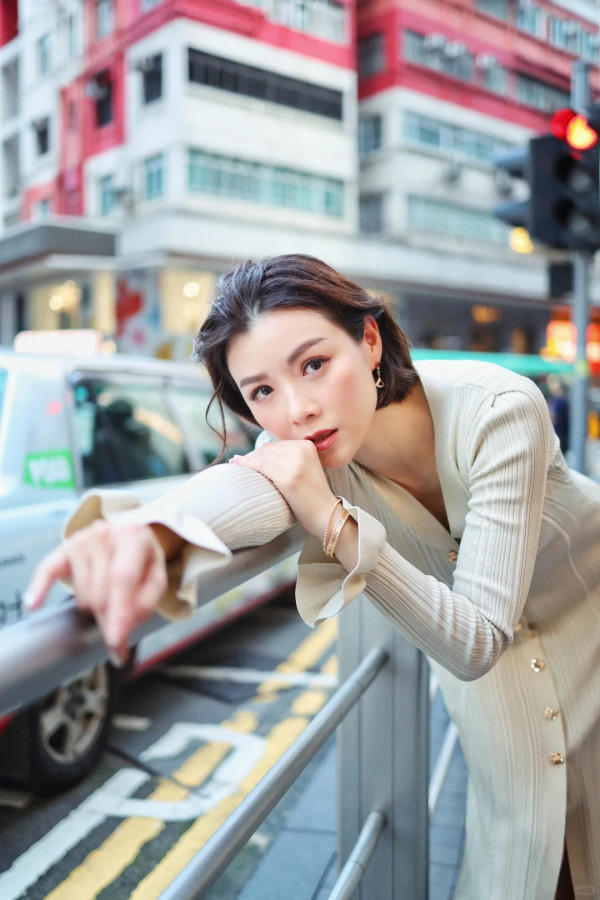 視帝老婆結婚13年再披婚紗賀花邊婚！久違露面晒絕美回眸神驚艷網民