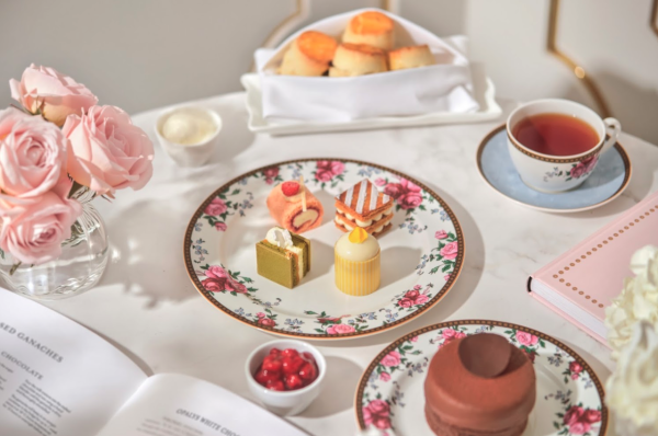 朗延酒店推出全新下午茶體驗 煙三文魚三文治/雲呢拿海鹽焦糖千層酥/抹茶杏桃蛋糕