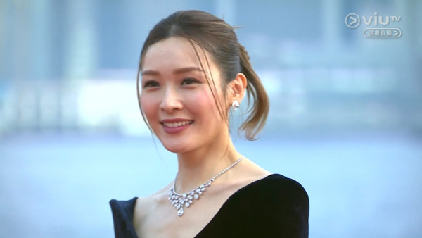 悠長假期ViuTV｜李佳芯離巢TVB後「倒戈」過檔 搭Edan翻拍日劇《悠長假期》