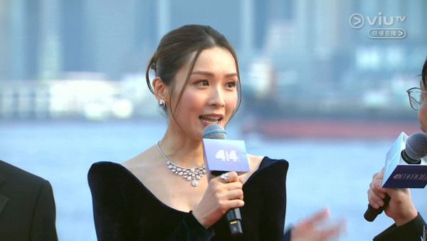 金像獎2026｜李佳芯貴氣晚裝艷壓紅地毯現場！深U領口首度亮相隔籬台ViuTV