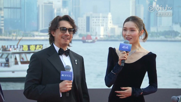 金像獎2026｜李佳芯貴氣晚裝艷壓紅地毯現場！深U領口首度亮相隔籬台ViuTV