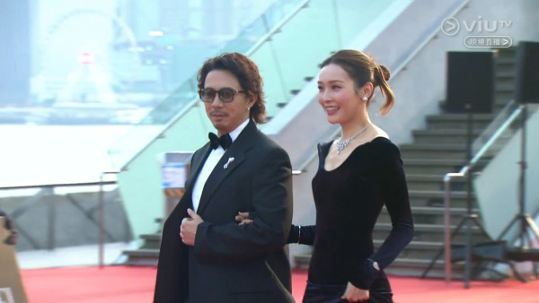 金像獎2026｜李佳芯貴氣晚裝艷壓紅地毯現場！深U領口首度亮相隔籬台ViuTV