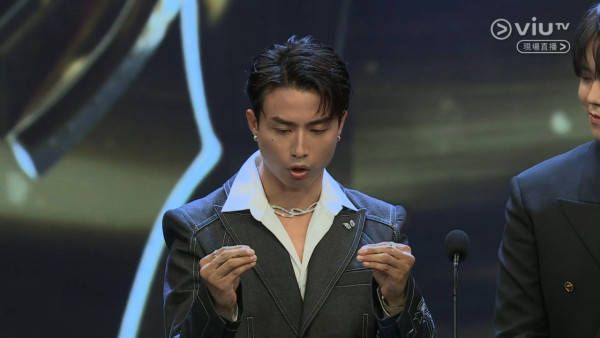 金像獎2026｜MIRROR成員出場慘被讀錯名稱呼！大會旁述直播出醜場面尷尬