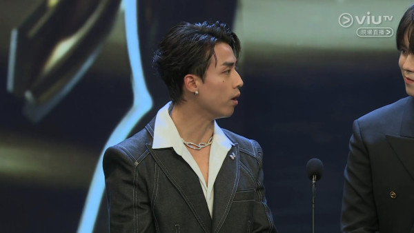 金像獎2026｜MIRROR成員出場慘被讀錯名稱呼！大會旁述直播出醜場面尷尬