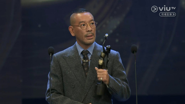 金像獎2026｜麥浚龍激罕當眾親吻女友放閃 白髮女友神秘身份曝光背景猛料