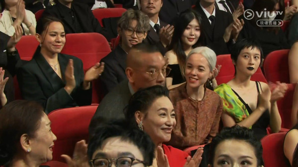 金像獎2026｜麥浚龍激罕當眾親吻女友放閃 白髮女友神秘身份曝光背景猛料