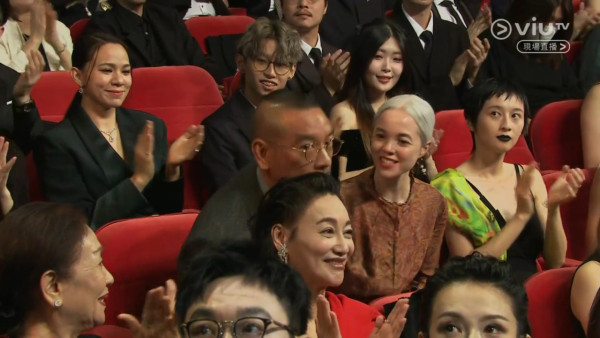 金像獎2026｜麥浚龍激罕當眾親吻女友放閃 白髮女友神秘身份曝光背景猛料