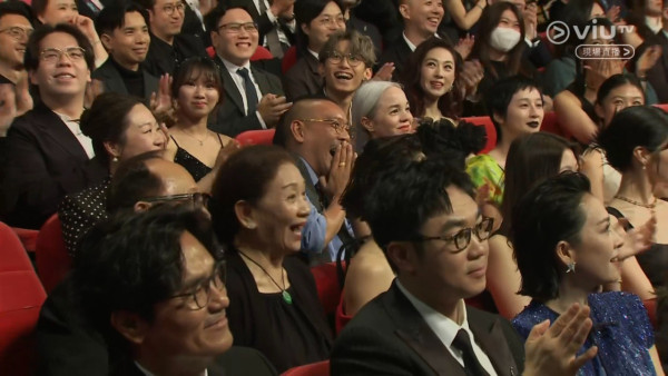 金像獎2026｜麥浚龍激罕當眾親吻女友放閃 白髮女友神秘身份曝光背景猛料