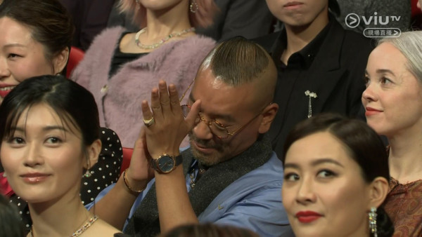 金像獎2026｜麥浚龍激罕當眾親吻女友放閃 白髮女友神秘身份曝光背景猛料