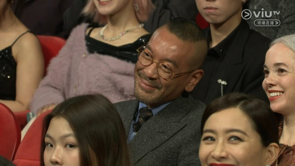 金像獎2026｜麥浚龍激罕當眾親吻女友放閃 白髮女友神秘身份曝光背景猛料