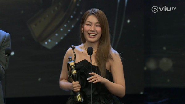 金像獎2026｜黃淑蔓11年後奪獎感言致謝爸爸 鏡頭誤切朱栢康爆喊畫面瘋傳