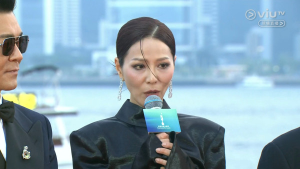 金像獎2026｜宣萱紅地氈造型被指跌watt顯老態 被同場滕麗名郭羨妮美貌輾壓