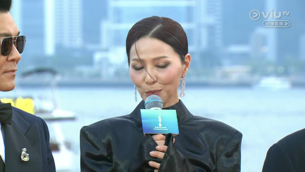 金像獎2026｜宣萱紅地氈造型被指跌watt顯老態 被同場滕麗名郭羨妮美貌輾壓