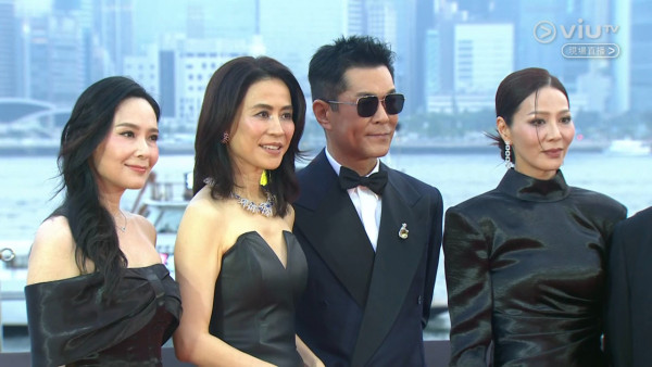 金像獎2026｜宣萱紅地氈造型被指跌watt顯老態 被同場滕麗名郭羨妮美貌輾壓