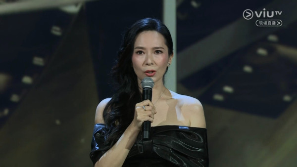 金像獎2026｜宣萱紅地氈造型被指跌watt顯老態 被同場滕麗名郭羨妮美貌輾壓